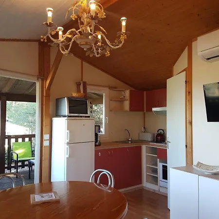 Chalet Cote Mer Les Pins Vue Mer. *